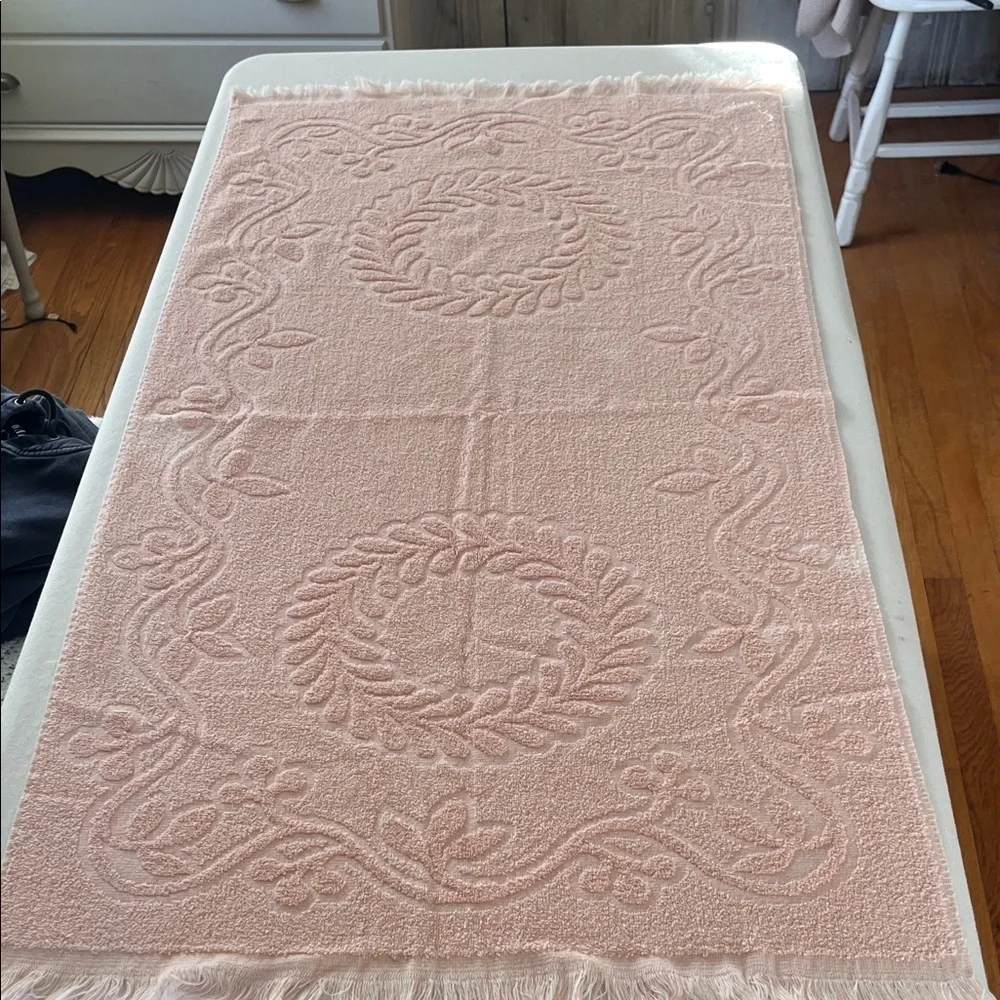 Vintage Dundee Pink Cotton Towel Set Jacquard Wreath Design Fringed Ends